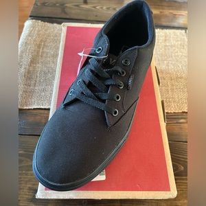 10.5 Men’s Black Vans Winston Shoes